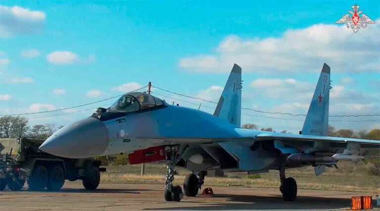 Video Jet Tempur Su 35 Mengawal Pembom Su 34 Dalam Serangan Terhadap