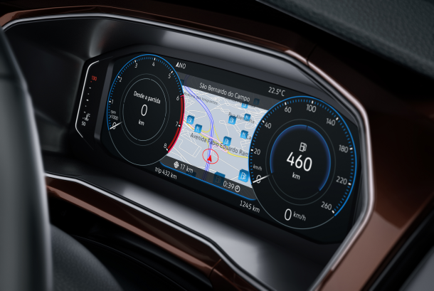 As informações sobre as funções de condução, de navegação e de assistência podem ser integradas em áreas gráficas do velocímetro e conta-giros, conforme necessário. Dados exibidos no console central pelo sistema de infotainment, também podem ser exibidas no Painel Digital Programável.