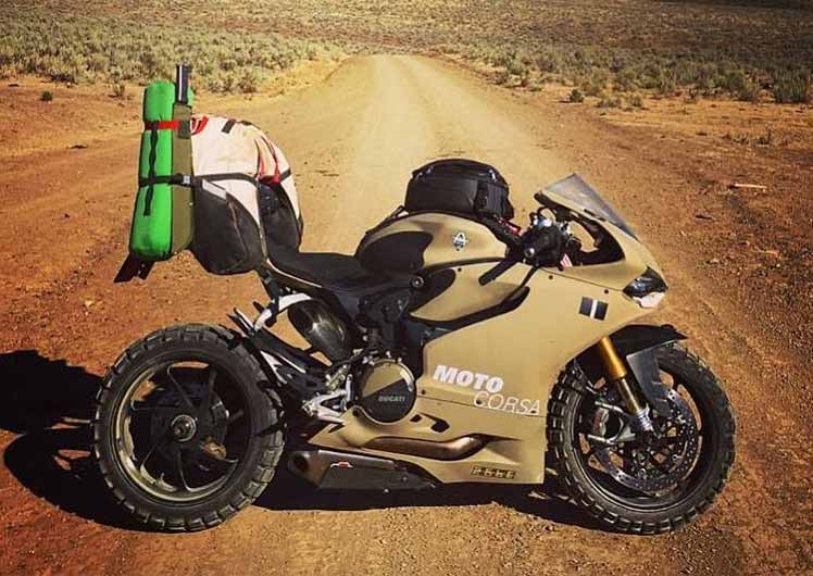 "Offroad Panigale" foi usada em viagens de de mais quase 2.000 km em estradas normais e também em trechos fora de estrada