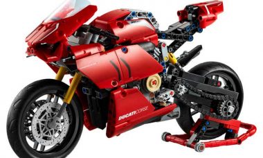 Ducati Panigale V4 R vira miniatura de Lego com motor e câmbio