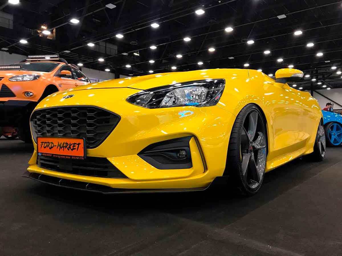 Modificador transforma el Ford Focus en un coche deportivo de dos plazas. Fotos y videos: Instagram @ford_market