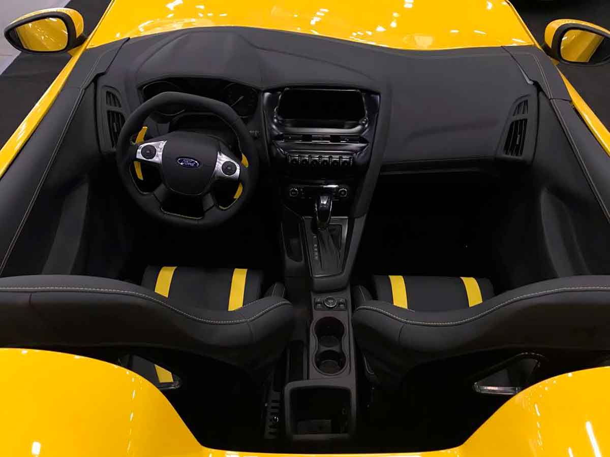 Modificatore trasforma Ford Focus in auto sportiva a due posti. Foto e video: Instagram @ford_market 