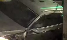 Vídeo: Motorista de VW Passat Variant destrói carro em entrada de garagem