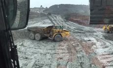Vídeo: Motorista surpreende com manobras radicais com caminhão de mineração