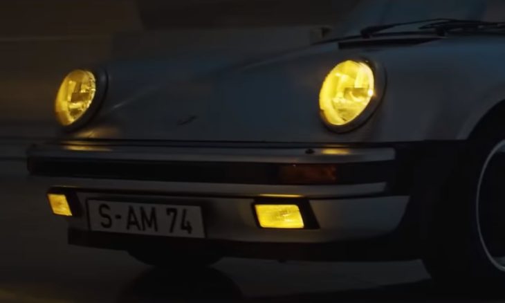 Porsche 911 clássico marca presença no jogo "Cyberpunk 2077"