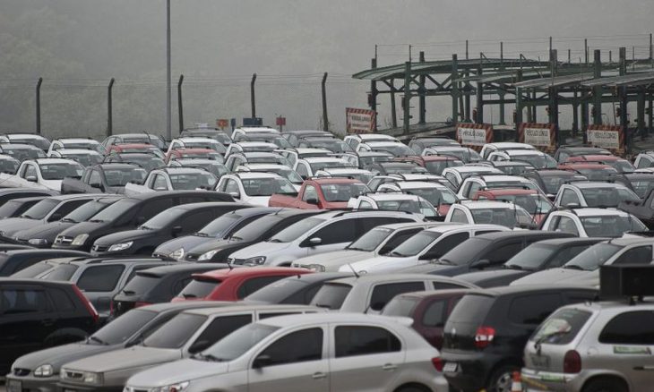 Vendas de veículos têm queda de 21,6% em 2020, diz Fenabrave