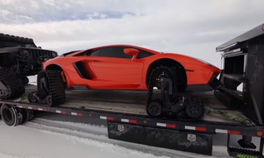 YouTuber mostra como é dirigir um Lamborghini Aventador com esteiras