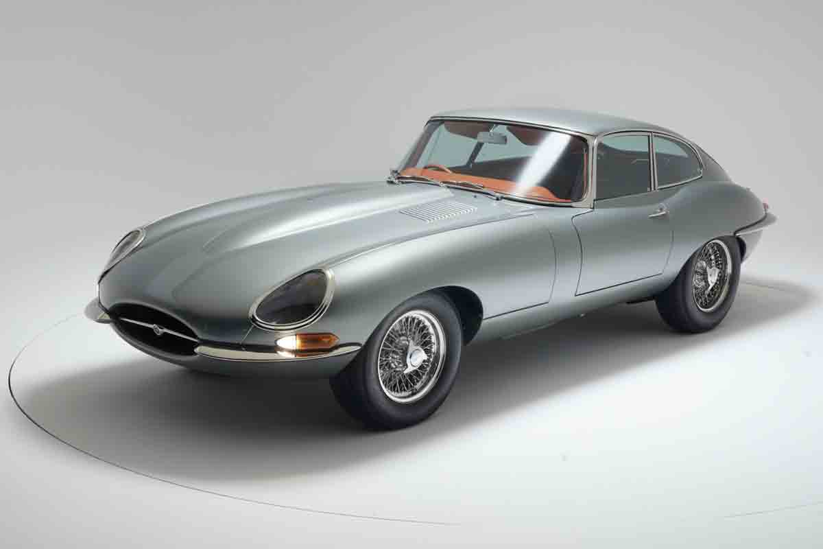 Jaguar E-Type dos anos 1960 ganha toques de esportivo moderno nas mãos da Helm. Foto: Divulgação