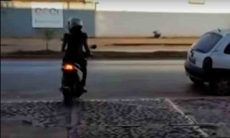 Mulher é atropelada ao deixar concessionária com moto nova; veja o vídeo. Foto: Reprodução Youtube