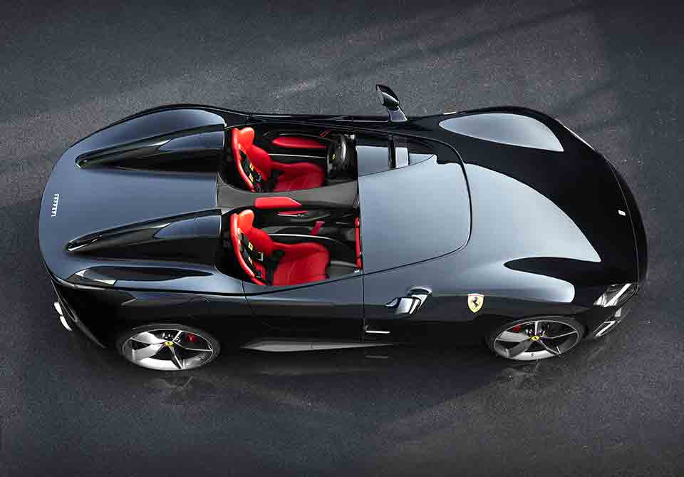 O camisa 7 da Juventus adquiriu uma Ferrari Monza de 1,6 milhão de euros, aproximadamente R$ 10,2 milhões.