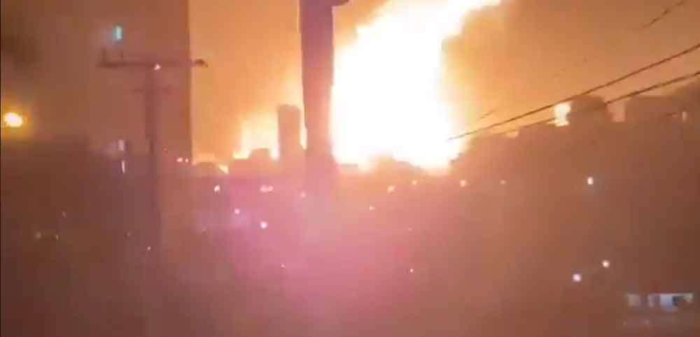 VÍDEO: Caminhão explode em posto de gasolina e deixa 15 feridos. Foto: Reprodução Twitter