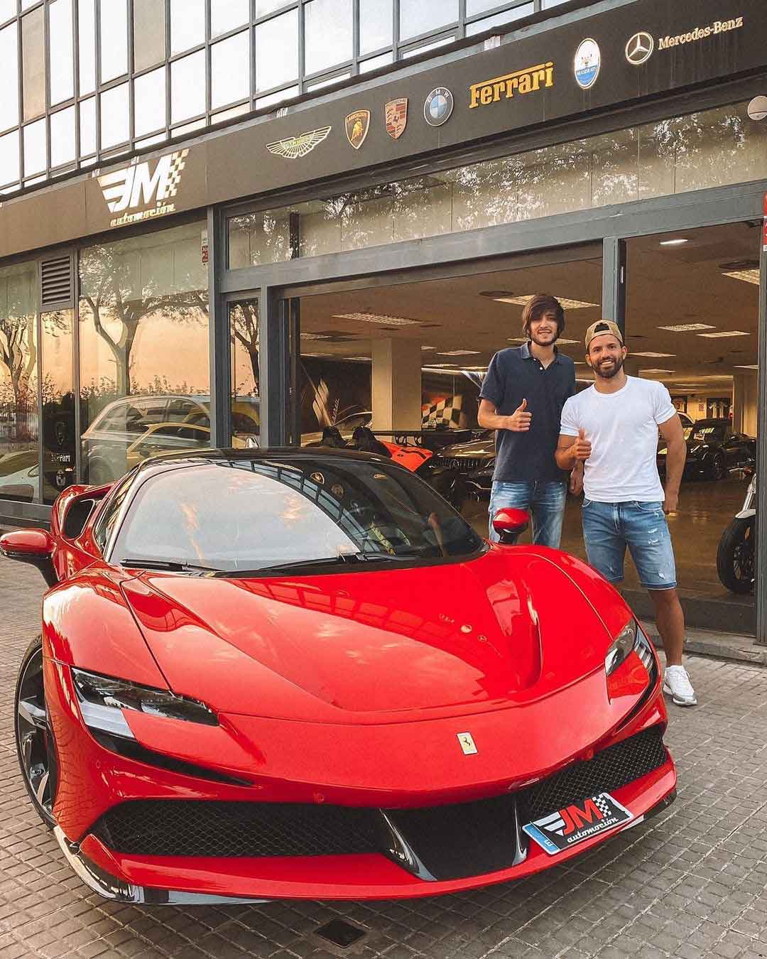 Novo jogador do Barcelona compra Ferrari de R$ 3 milhões. Foto: Reprodução Instagram