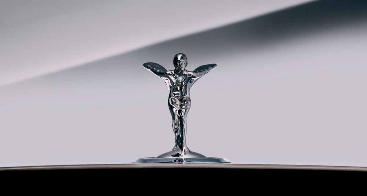 Spirit of Ecstasy sofre alterações em novos modelos de Rolls-Royce. Fotos: Divulgação/ Rolls-Royce