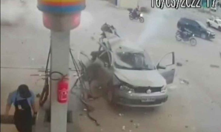 Vídeo: Cilindro de gás explode no momento em que carro é abastecido