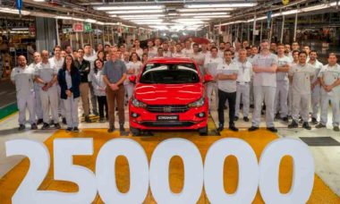 Fiat Cronos chega a 250 mil exemplares