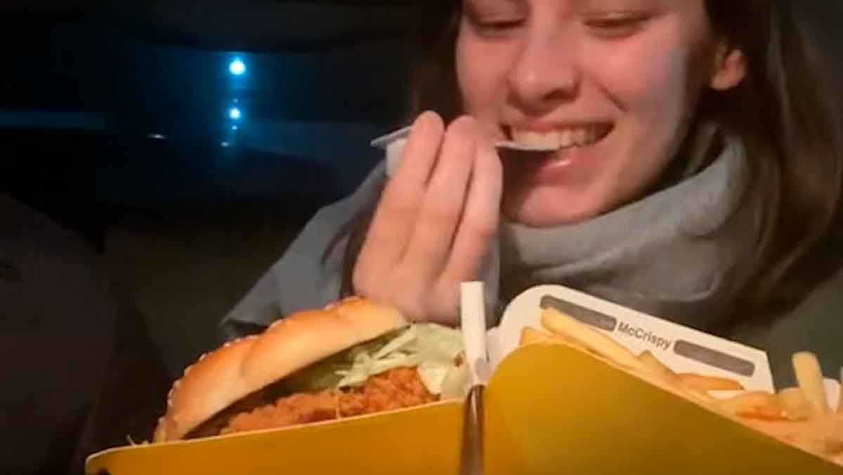 VÍDEO: Truque de como comer um combo do McDonalds no carro viraliza no TikTok. Foto: Reprodução