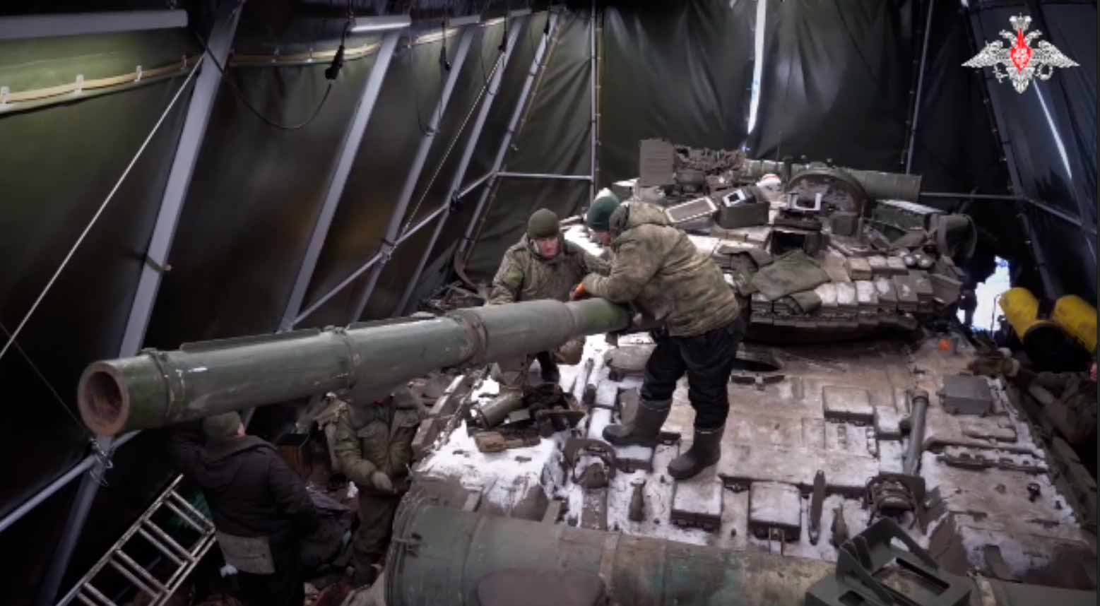 VÍDEO: Como são reparados os tanques e outros equipamentos militares entre as batalhas na guerra da Ucrânia