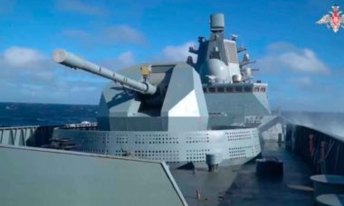 Fragata russa Almirante Gorshkov faz exercício de lançamento de míssil hipersônico
