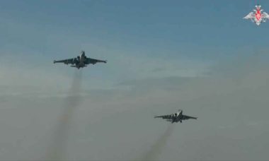 VÍDEO: Caças russos Su-25 destroem posições ucranianas