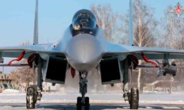Rússia divulga novo vídeo com seu caça Sukhoi Su-35 atuando na Ucrânia