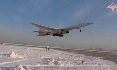 VÍDEO: Bombardeiros estratégicos Tu-160 faz voo de 13 horas sobre o mar da Noruega
