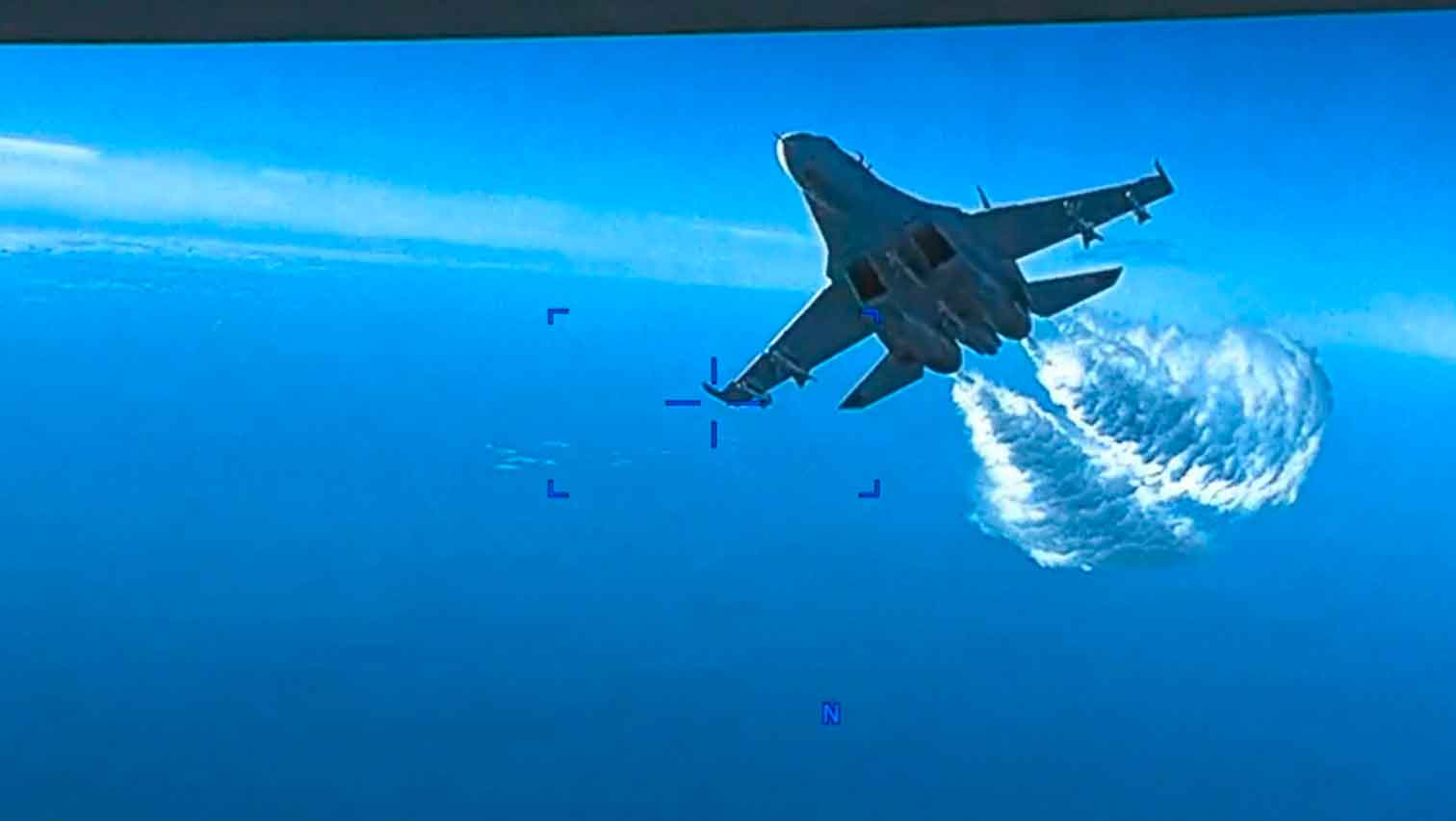 Vídeo mostra caça Su-27 russo interceptando MQ-9 sobre o Mar Negro