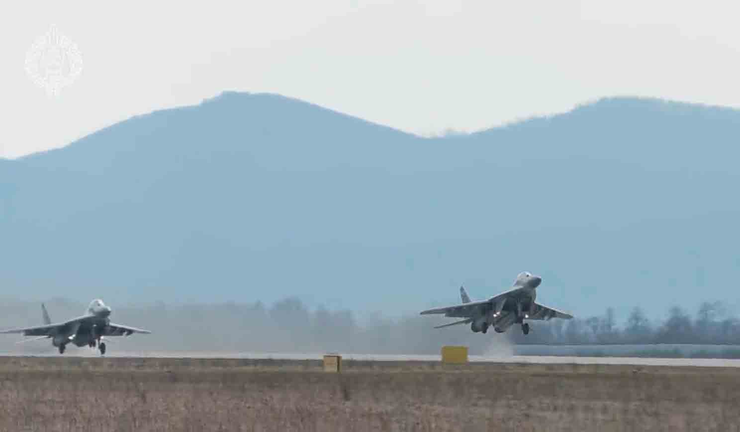 Os primeiros quatro jatos MiG-29 eslovacos chegam a Ucrânia
