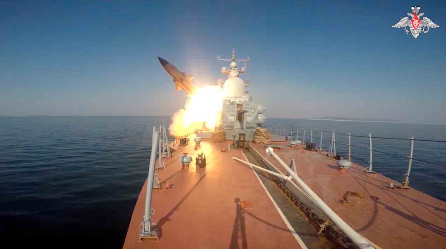 Vídeo: Navios de guerra russos realizam exercícios de mísseis no mar do Japão