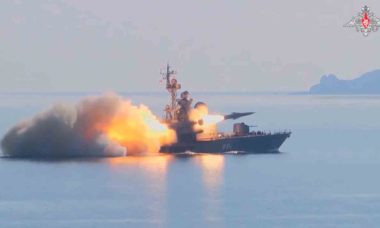 Vídeo: Navios de guerra russos realizam exercícios de mísseis no mar do Japão