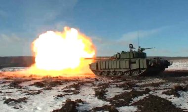 Vídeo mostra o ataque dos tanques T-90 russos as posições ucranianas em Kupyansk