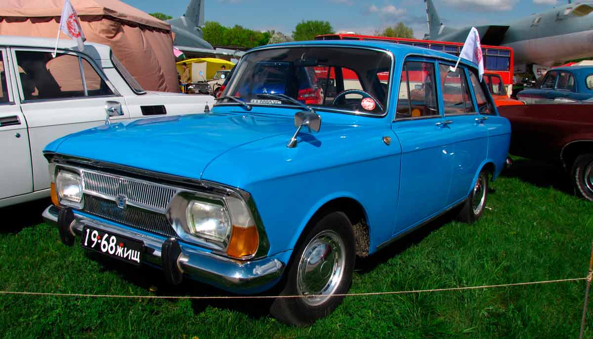 O carro em si, chamado de CV-1, foi projetado para imitar o Izh 2125 "Kombi" da era soviética