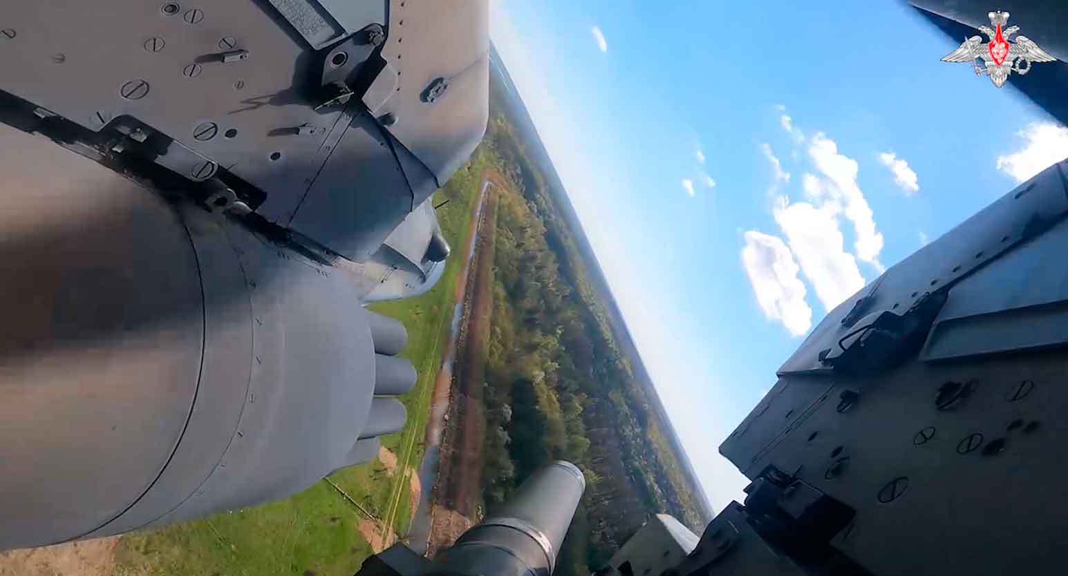 Em mais um vídeo publicado pelo Ministério de Defesa da Rússia nas redes sociais, mostra o poderoso Ka-52 se preparando e atacando posições inimigas na Invsão Russa da Ucrânia
