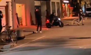 Vídeo: saqueadores roubam loja de motos e andam pelas ruas de Lyon na França. Foto: reprodução Twitter