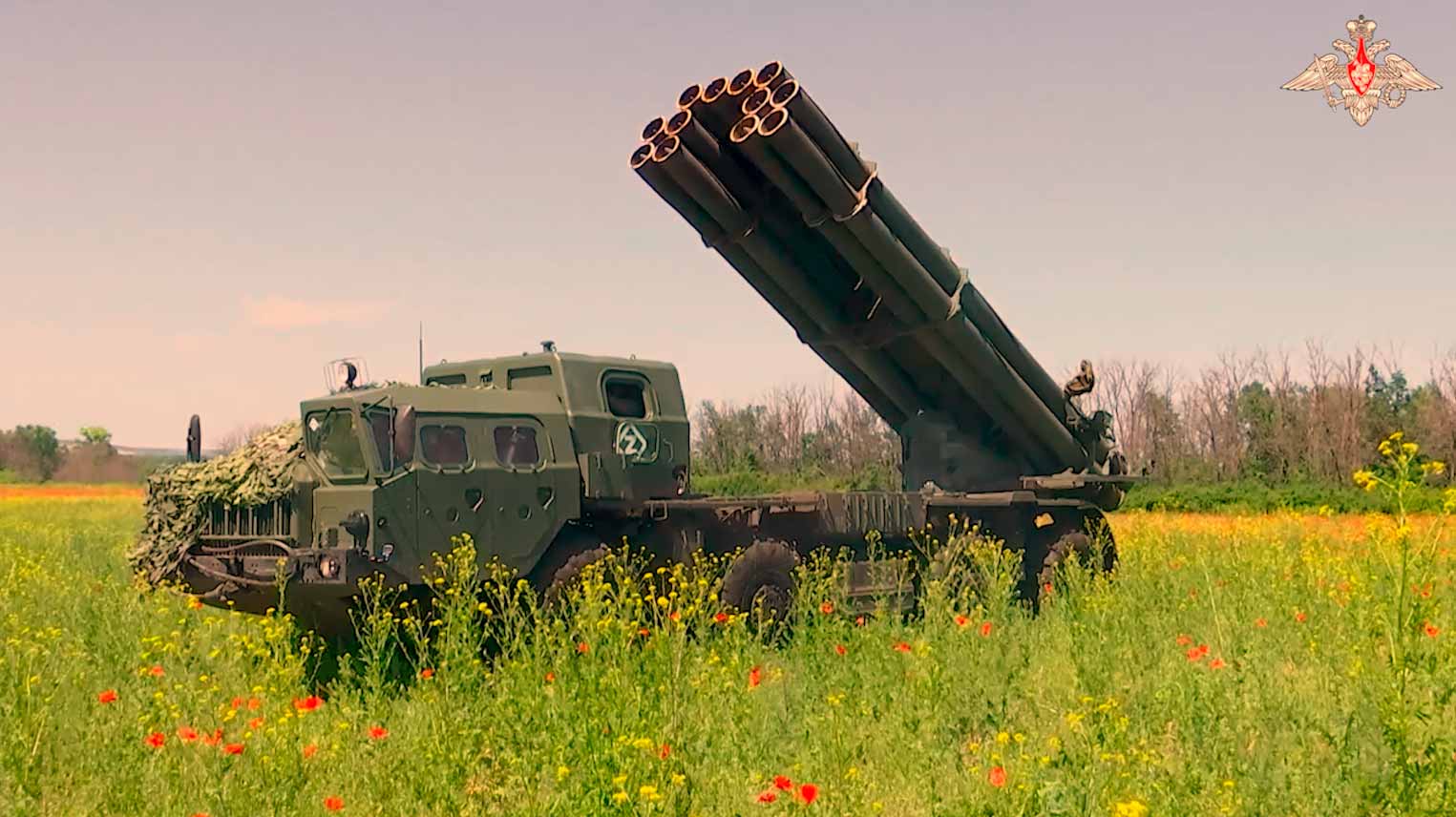Video visar attack av det kraftfulla flerfaldiga raketuppskjutningssystemet Tornado-S i Ukraina. Foton och video: reproduktion t.me/mod_russia