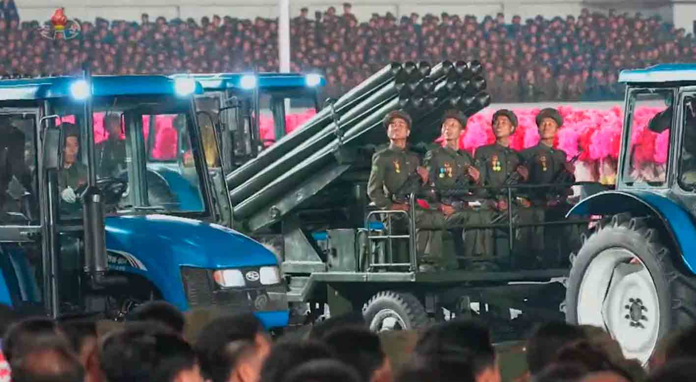 Vídeo: Corea del Norte muestra lanzacohetes camuflados como camiones civiles. Foto: Reproducción Twitter @nknewsorg