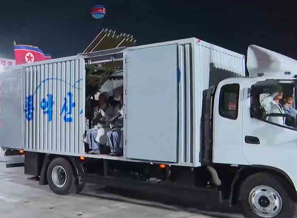  Video: Noord-Korea toont raketlanceerders gecamoufleerd als civiele vrachtwagens. Foto: Reproductie Twitter @nknewsorg