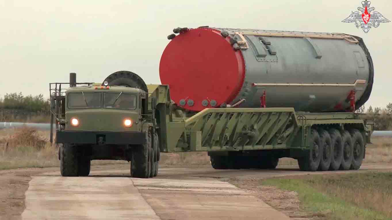 비디오: 러시아, 핵 타격 능력을 갖춘 새로운 Avangard 미사일 시스템을 배치합니다