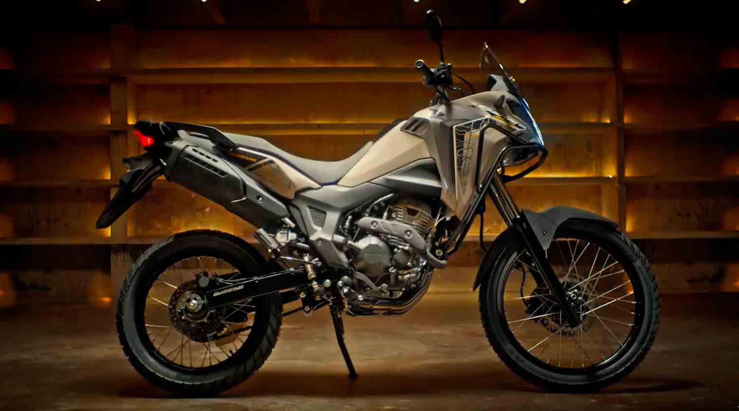 Honda apresenta a nova XRE 300 Sahara. Divulgação / Instagram @hondamotosbr