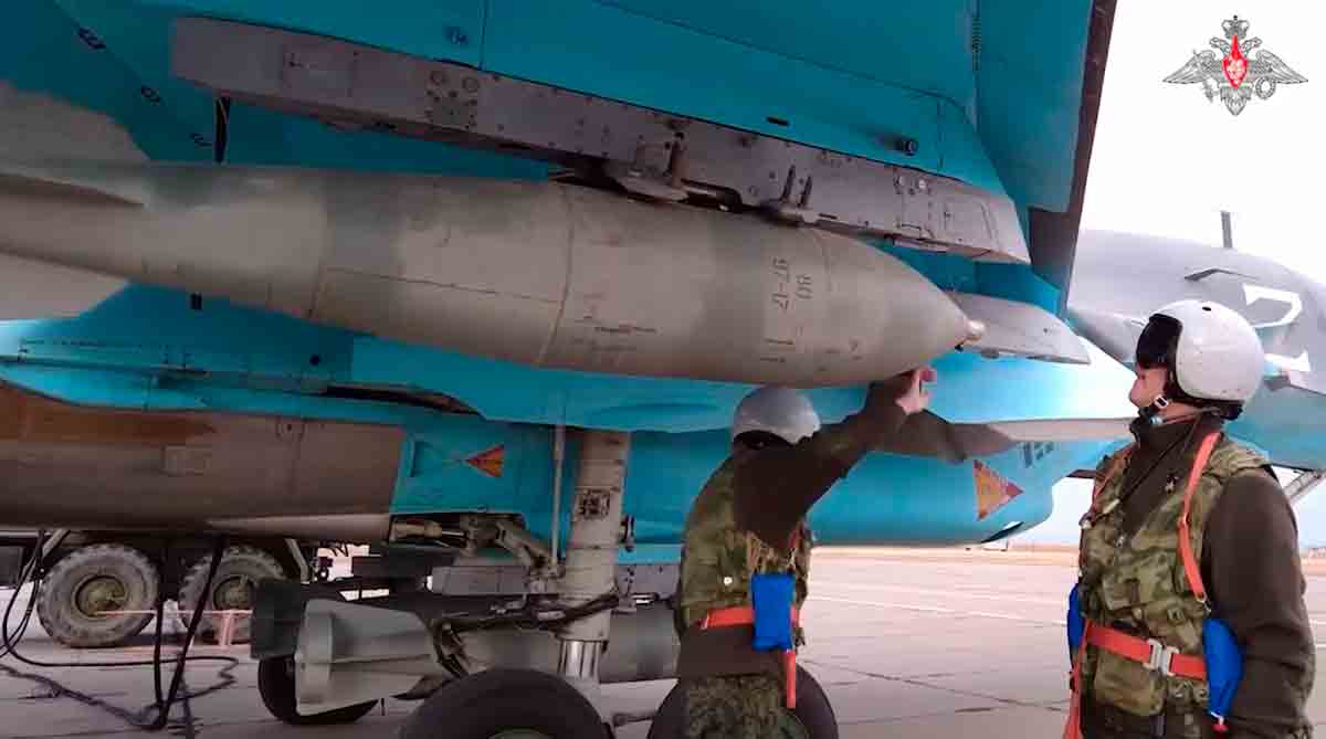 Videoclipul arată utilizarea bombelor aeriene de către avioanele de vânătoare-bombardiere Su-34. Foto: Reproducere telegram