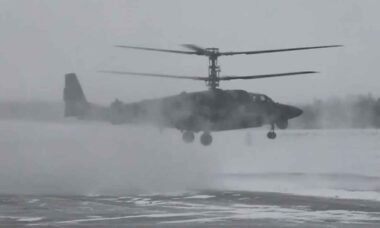 Vídeo mostra ataque de helicópteros russos sob neve intensa na Ucrânia. Foto e Vídeo: Telegram t.me/mod_russia
