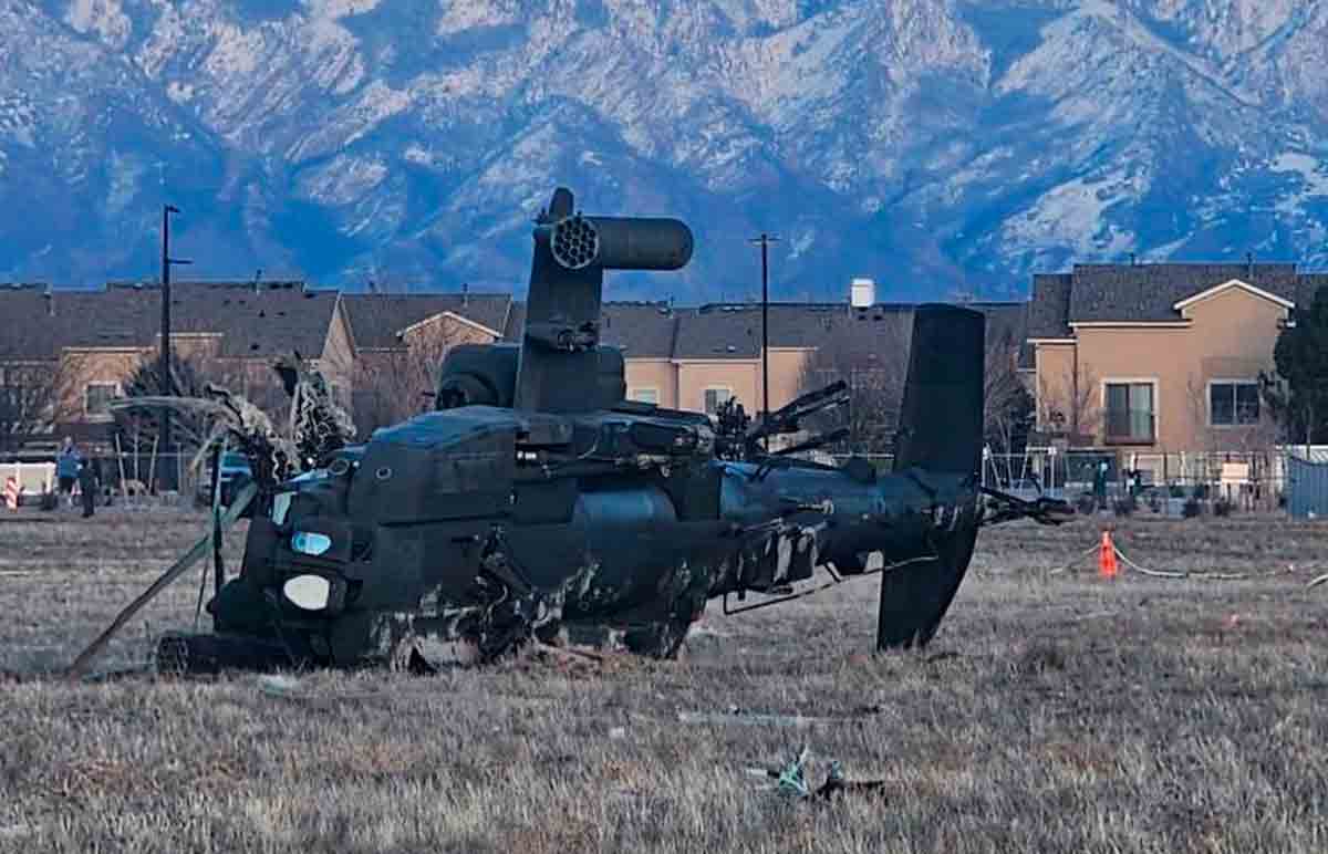 AH-64 angrebshelikopter fra USA's Nationalgarde styrter ned i Utah. Twitter @simpatico771