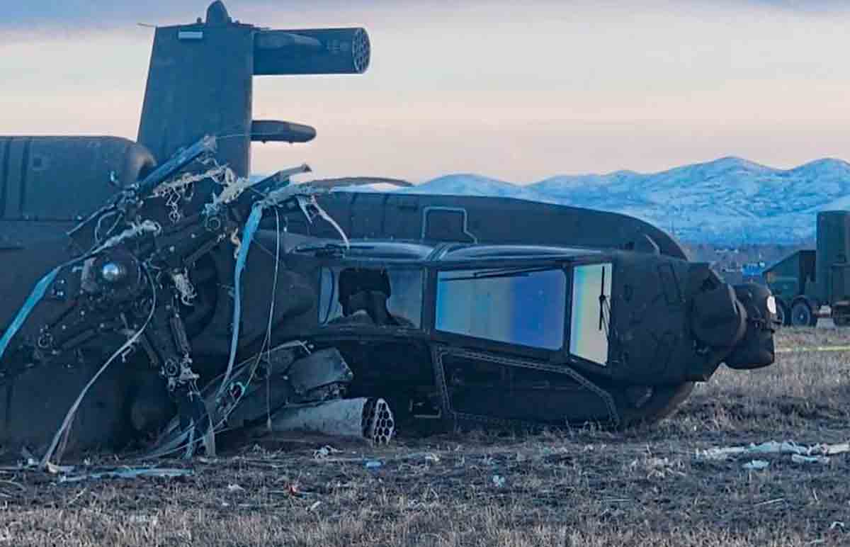 AH-64 angrebshelikopter fra USA's Nationalgarde styrter ned i Utah. Twitter @simpatico771