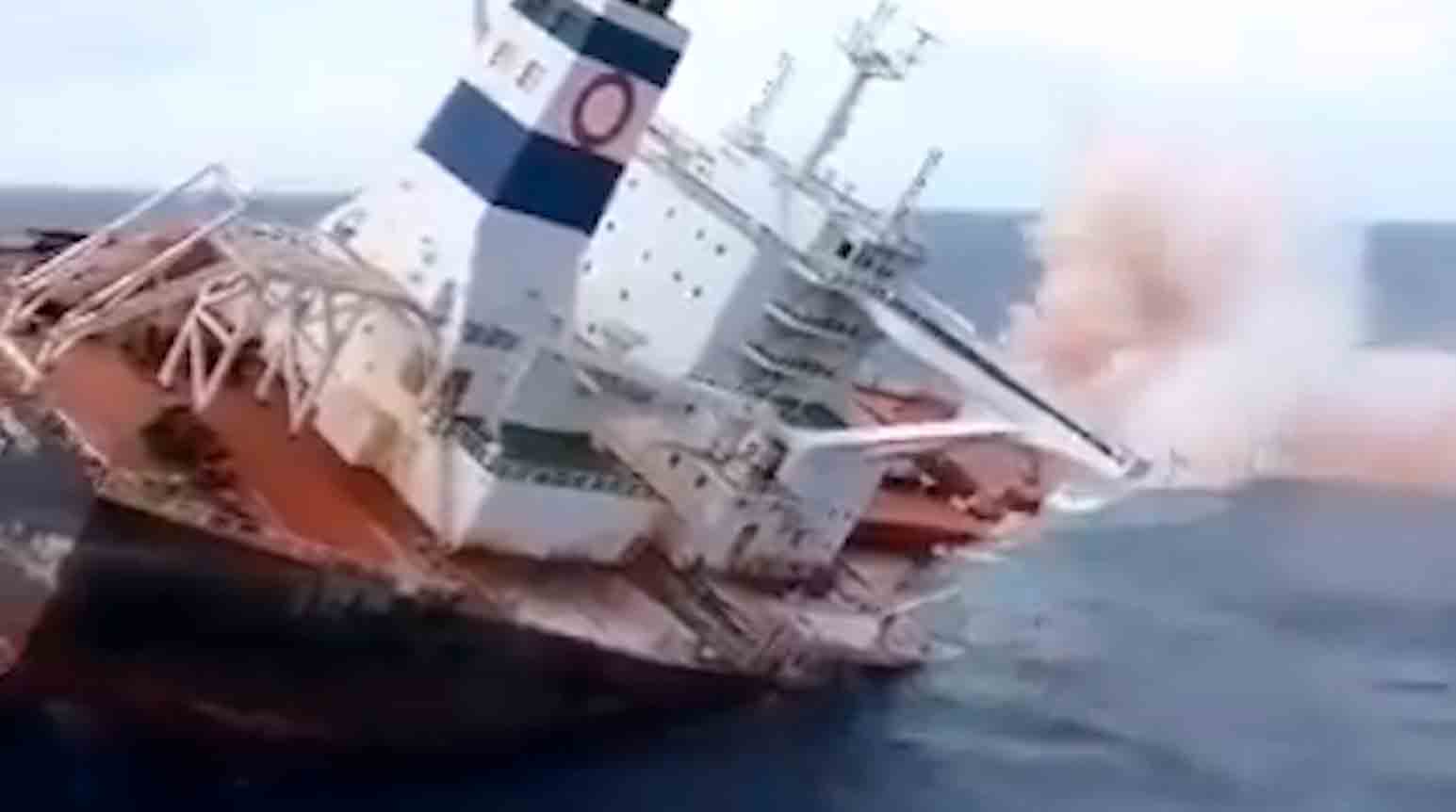 Houthi-angrep i Rødehavet senker britisk skip og treffer amerikansk drone