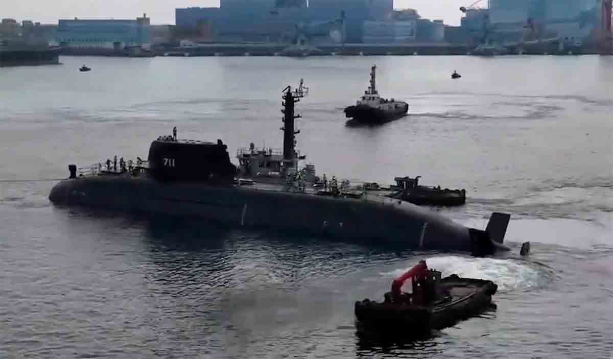 Videó: Tajvan első hazai gyártású tengeralattjáróját indítja el