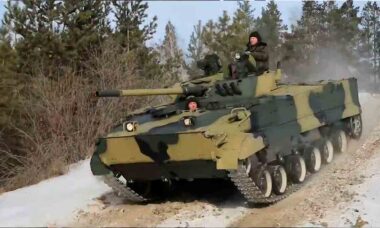 BMP-3. Reprodução Twitter @sputnik_brasil