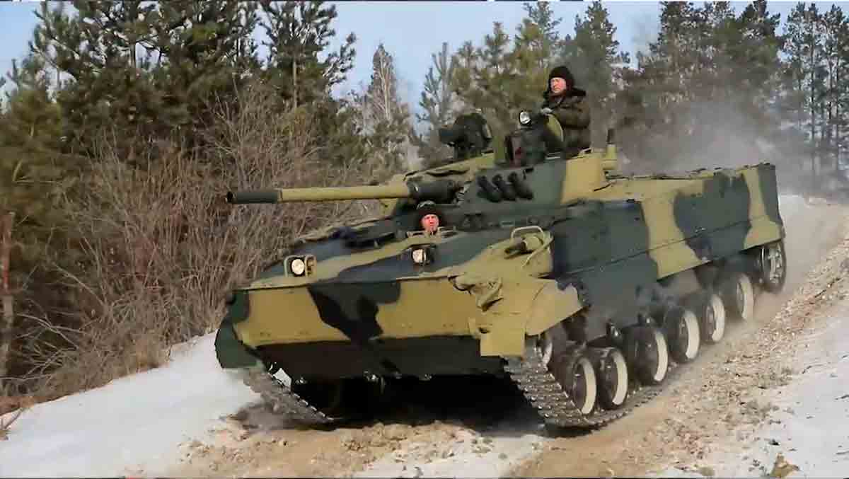 BMP-3. Reprodução Twitter @sputnik_brasil 