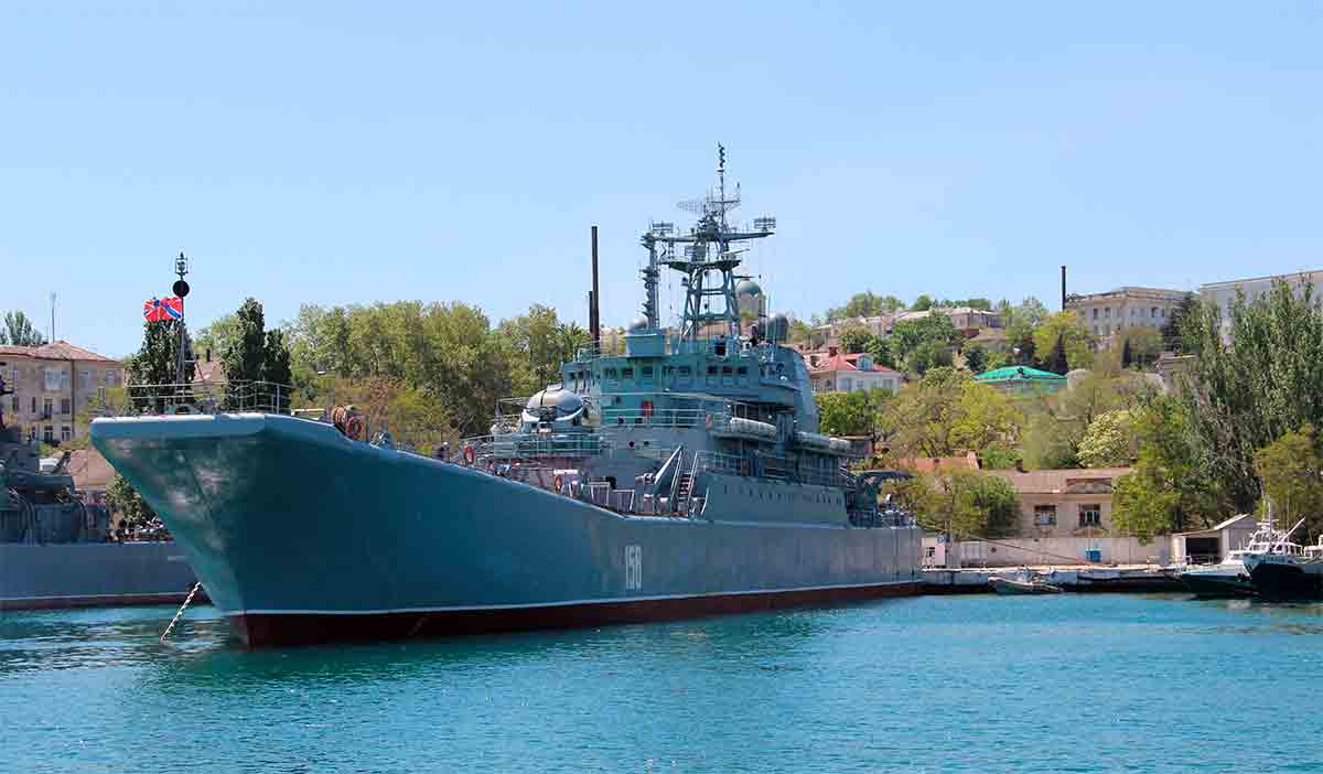 Rosyjski statek desantowy 'Cezar Kunikow' zatopiony przez siły ukraińskie. Foto: Wikimedia