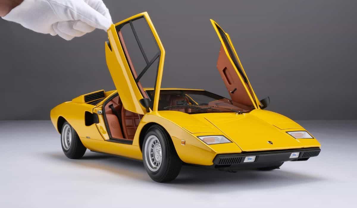 La replica di Lamborghini Countach impressiona per i dettagli minuziosi e il prezzo
