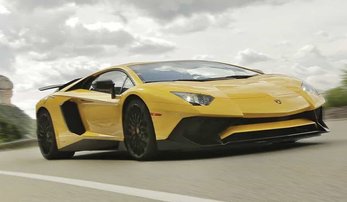 Sportbil, värderad till 376 000 amerikanska dollar, hittas övergiven på skrotupplag (Officiell webbplats / Lamborghini)