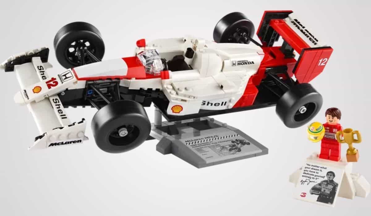 A Lego bemutatja az F1 versenyzői autóinak gyűjteményét, Ayrton Senna különleges kiadással. Fotó: Lego Hivatalos Weboldal